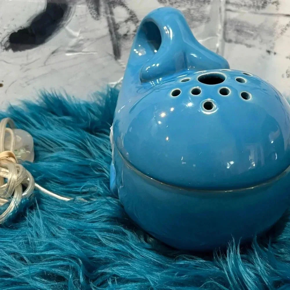 Gold Canyon Whaley electric scented wax melter.  Beachy, Whales, Eclectic decor - Picture 3 of 6